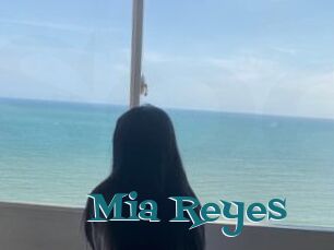 Mia_Reyes