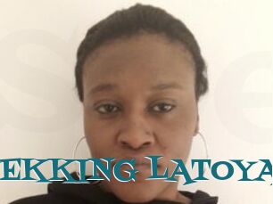 TWEKKING_LATOYA